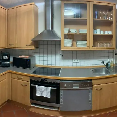 Casa vacanze Modern Eingerichtete Doppelhaushaelfte Mit Terasse *