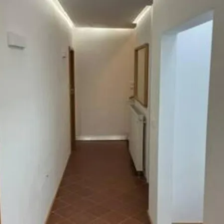 Modern Eingerichtete Doppelhaushaelfte Mit Terasse *