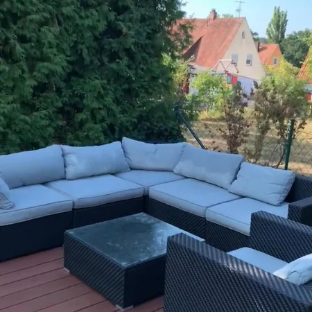 Casa vacanze Modern Eingerichtete Doppelhaushaelfte Mit Terasse *