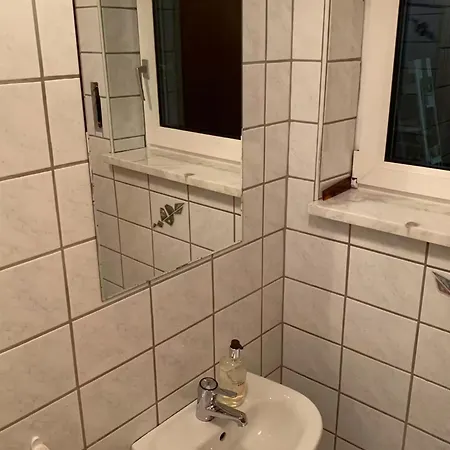 Modern Eingerichtete Doppelhaushaelfte Mit Terasse * Norimberga