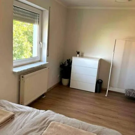 Modern Eingerichtete Doppelhaushaelfte Mit Terasse * Norimberga