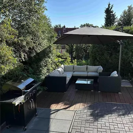 Modern Eingerichtete Doppelhaushaelfte Mit Terasse Casa vacanze Norimberga